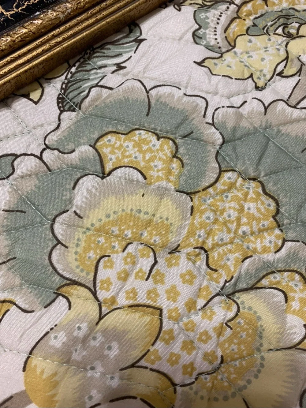 Yellow/Gold/Green Reservable Floral Queen Quilted Set with Coordinating Shams